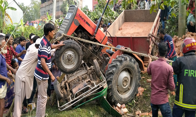 টাঙ্গাইলে ট্রলি-অটোরিক্সা মুখোমুখি সংঘর্ষে নিহত ১