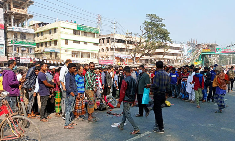 মানিকগঞ্জে পৃথক সড়ক দুর্ঘটনায় নিহত ৩