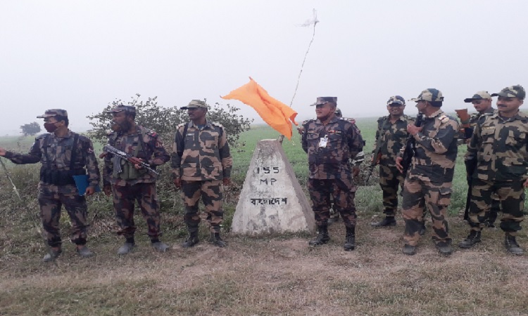 দৌলতপুর সীমান্তে বিজিবি-বিএসএফ পতাকা বৈঠক অনুষ্ঠিত