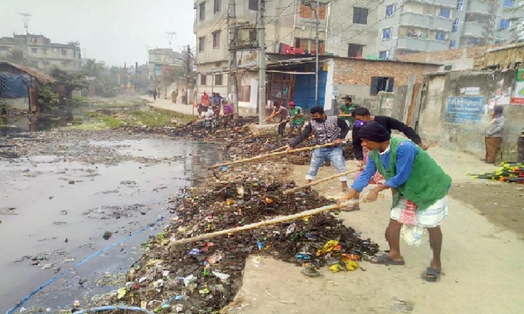 ছুটির দিনেও ডিএসসিসির বর্জ্য অপসারণ কার্যক্রম চলমান