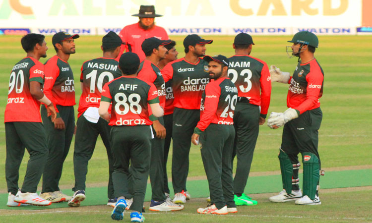 জয়ের লক্ষে ব্যাট করছে বাংলাদেশ