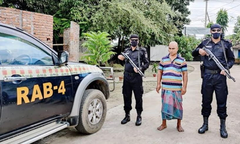 বাবাকে কুপিয়ে হত্যা, সেই ছেলে গ্রেফতার