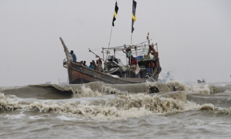 বঙ্গোপসাগরে ২ ট্রলারডুবির ঘটনায় নিখোঁজ ৩১