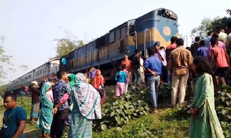 নীলফামারীতে ট্রেনে কাটা পড়ে শিশুসহ নিহত ৪