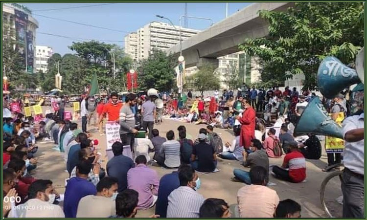 চাকরির বয়সসীমা স্থায়ীভাবে বৃদ্ধি দাবিতে আন্দোলন