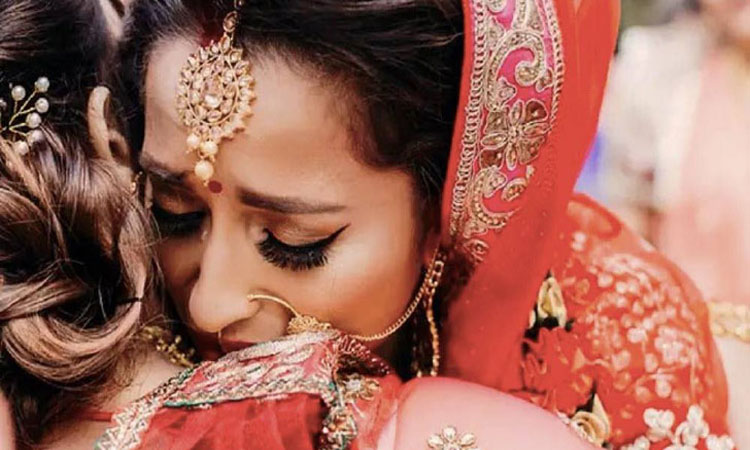 বিধবা পুত্রবধূকে পড়ালেখা শিখিয়ে বিয়ে দিলেন শাশুড়ি!