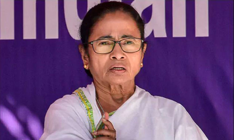 মমতার বিরুদ্ধে সমন জারি করেছেন আদালত