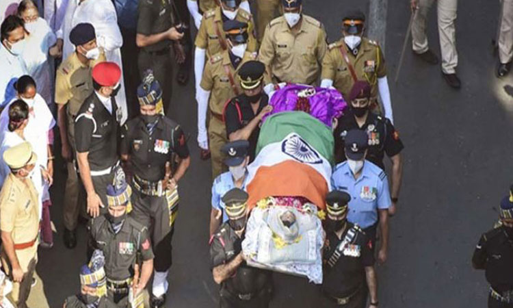 লতার শেষকৃত্য অনুষ্ঠিত, উপস্থিত ছিলেন মোদি-শাখরুখ-শচীন
