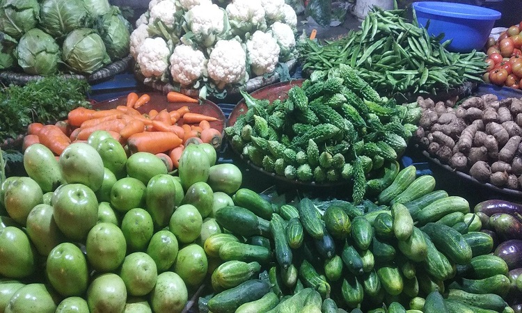 সবজিতে স্বস্তি, কমেনি নিত্যপণ্যের দাম
