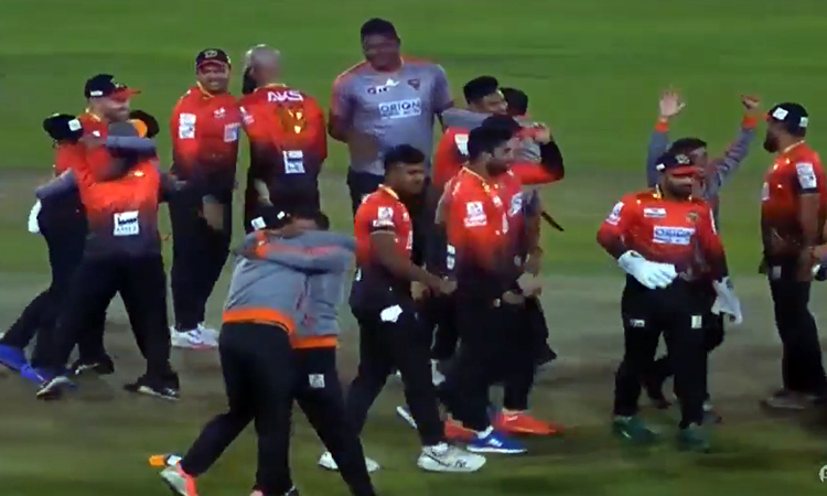 বরিশালকে কাঁদিয়ে কুমিল্লার ‘হ্যাটট্রিক’ শিরোপা জয়