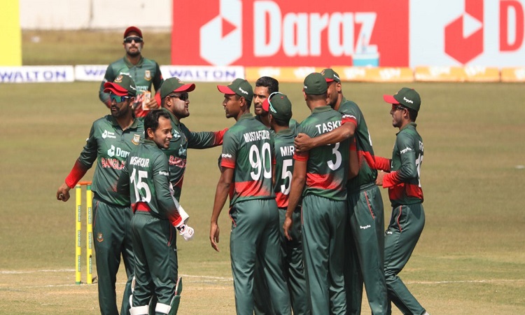 আফগানদের ২১৫ রানেই থামিয়ে দিলো টাইগাররা