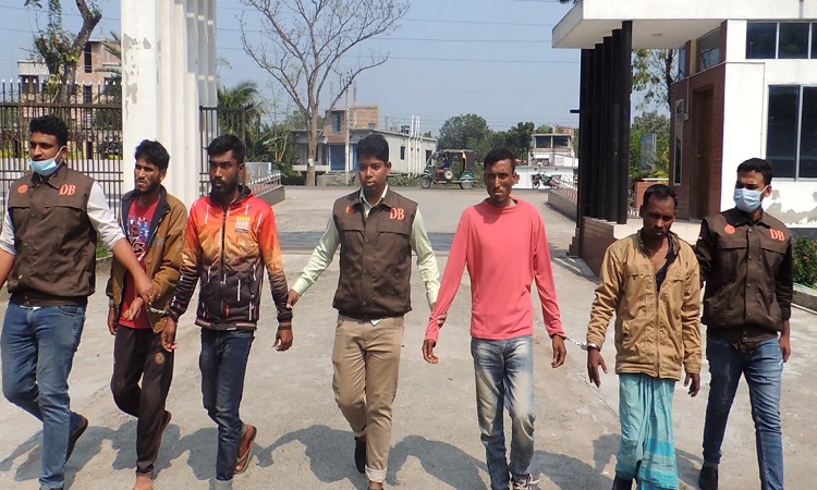 ঝিনাইদহে জিনের বাদশা চক্রের ৪ সদস্য গ্রেফতার