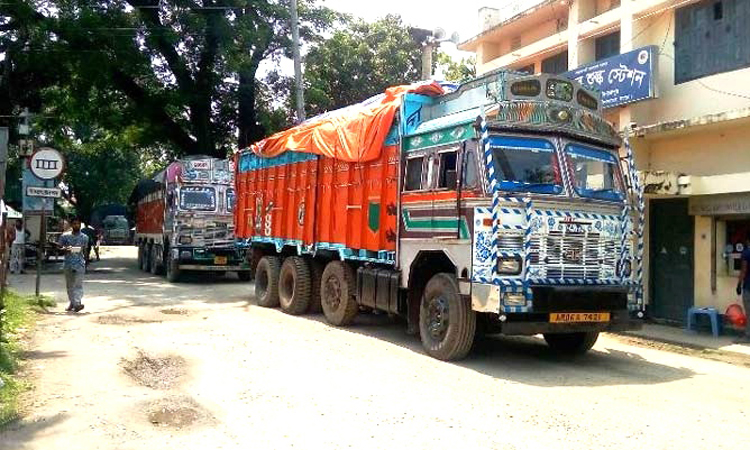 তিনদিন পর হিলি স্থলবন্দরে আমদানি রফতানি শুরু