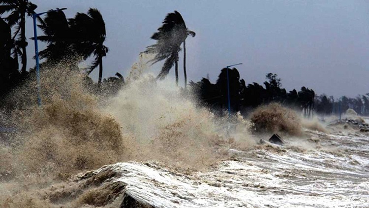 ঘূর্ণিঝড় অশনি: অন্ধ্রপ্রদেশে রেড অ্যালার্ট