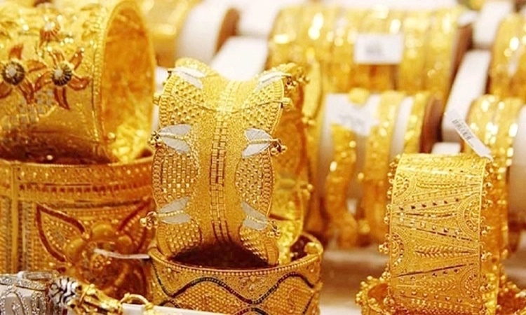 ডলারের অস্থিরতায় স্বর্ণের দাম বাড়লো