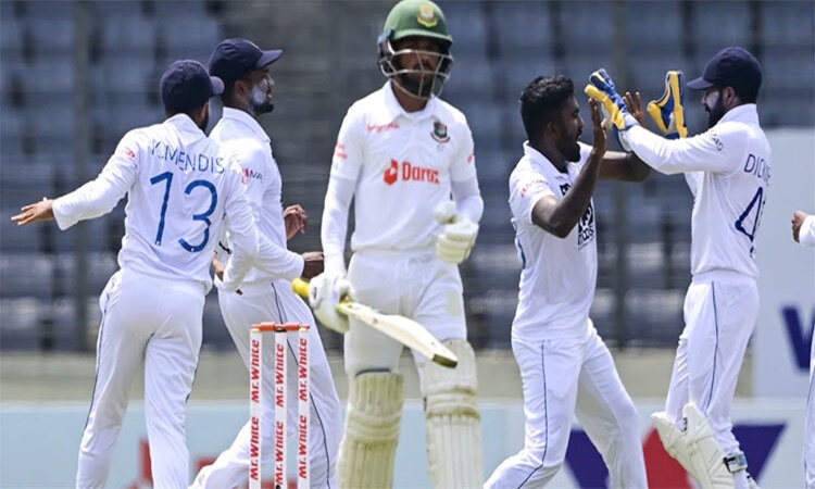 ব্যাটিং বিপর্যয়ে বাংলাদেশ, ম্যাচ বাঁচানো নিয়ে শঙ্কা