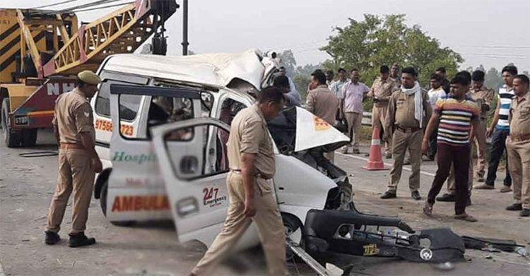 অ্যাম্বুলেন্স-ট্রাক সংঘর্ষে উত্তরপ্রদেশে নিহত ৭