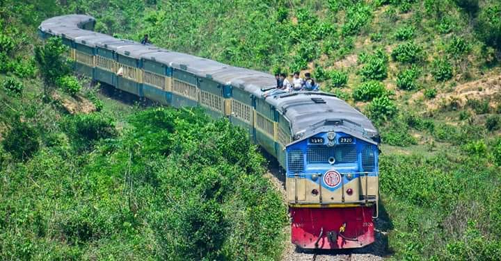 ঈদযাত্রায় স্পেশাল ও ক্যাটল স্পেশাল ট্রেন