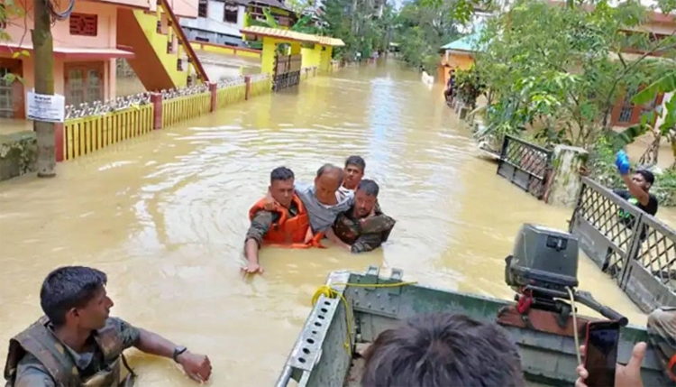 আসামে বন্যায় মৃতের সংখ্যা বেড়ে ১৩১