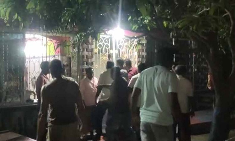 তাজিয়া মিছিলে নিজের বুকে চাকু ঢুকিয়ে প্রাণ দিলেন যুবক