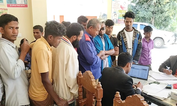 শূণ্য রেখার রোহিঙ্গাদের নতুন পরিচয় ‘শরণার্থী’