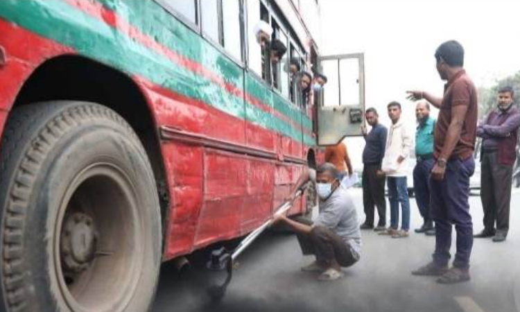 বায়ুদূষণ বিরোধী অভিযানে ঢাকায় ৬ যানবাহনকে জরিমানা