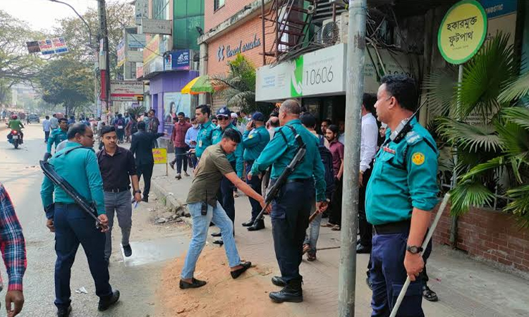 আইডিয়াল ও ঢাকা কলেজ শিক্ষার্থীদের ধাওয়া-পাল্টা ধাওয়া