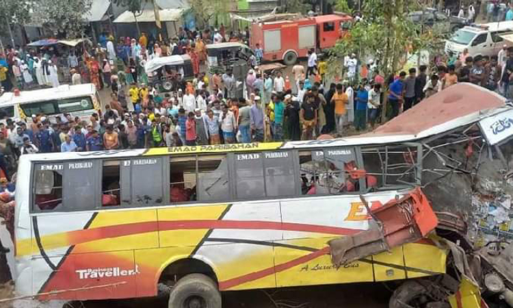 মাদারীপুরে বাস এক্সিডেন্টে প্রাণ গেল ঢাবি শিক্ষার্থীর