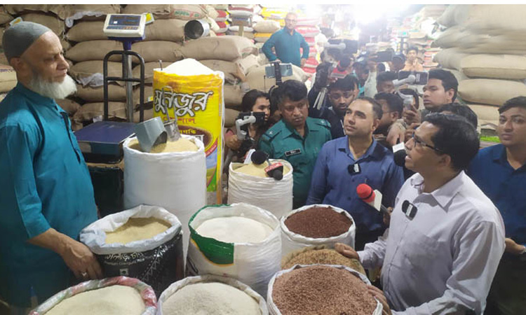 কারওয়ানবাজারে ভোক্তা অধিদফতরের অভিযান