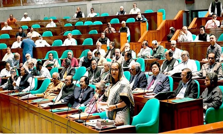 সরকার দেশের অর্থনীতিকে প্রাণবন্ত রাখতে সর্বাত্মক প্রচেষ্টা চালচ্ছে : প্রধানমন্ত্রী