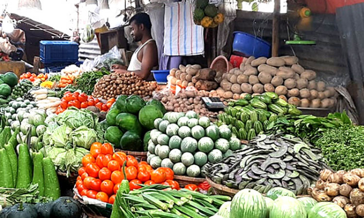 আলুর কেজি ৪০ টাকা, সবজির বাজার চড়া