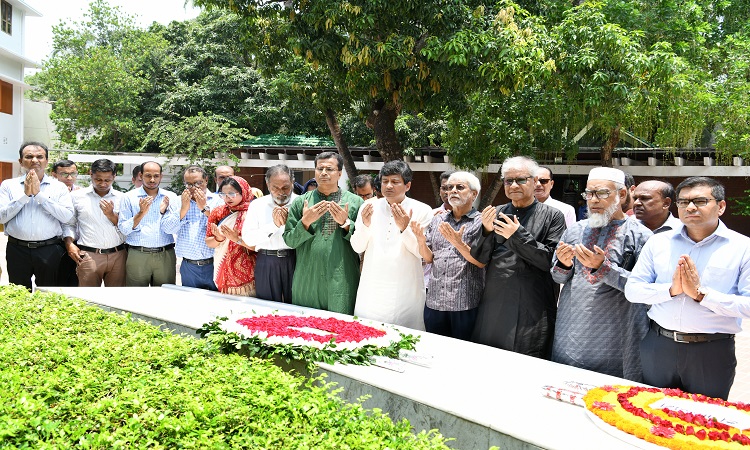 বঙ্গবন্ধুর সমাধিসৌধে জাতীয় বিশ্ববিদ্যালয়ের শ্রদ্ধা নিবেদন