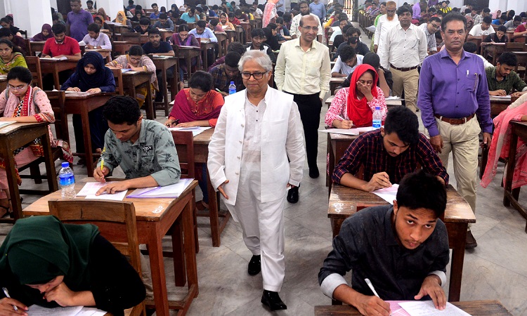 ঢাবিতে গুচ্ছ বিজ্ঞান ইউনিটের ভর্তি পরীক্ষা অনুষ্ঠিত