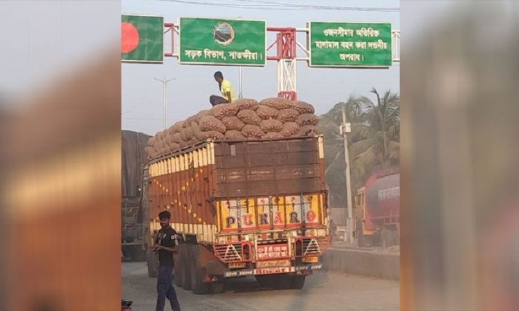 ভোমরা স্থলবন্দর দিয়ে পেঁয়াজ প্রবেশের পর কমছে দাম