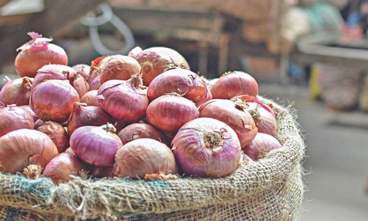 পর্যাপ্ত সরবরাহেও কমেনি পেঁয়াজের ঝাঁজ