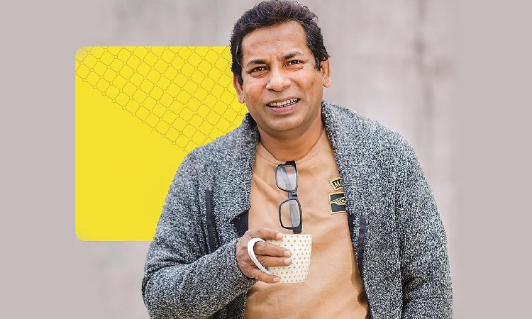 'আদর্শ হিন্দু হোটেলে'র হাজারি ঠাকুর মোশারফ করিম