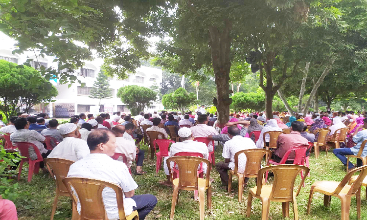 ইবি কর্মকর্তাদের লাগাতার কর্মবিরতি; আন্দোলন প্রক্রিয়া নিয়ে বিভক্তি