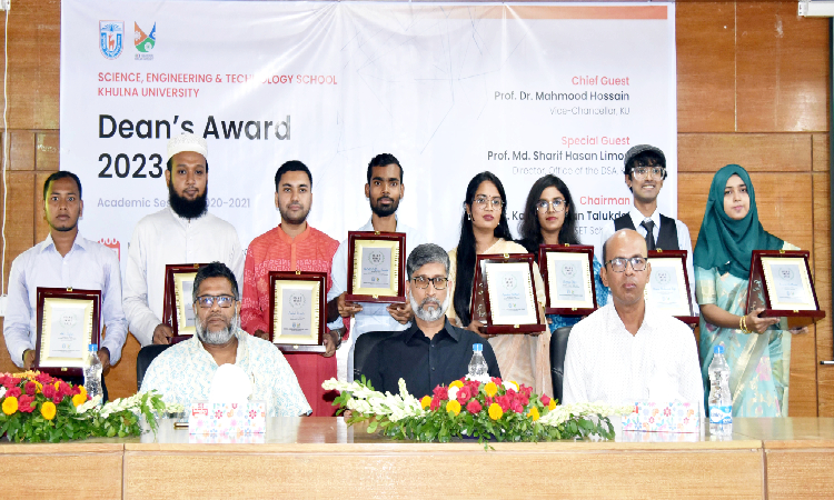 খুবির ৮ শিক্ষার্থীকে ডিনস্ অ্যাওয়ার্ড প্রদান