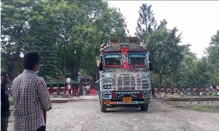 হরতালে প্রভাব পড়েনি হিলি স্থলবন্দরে, আমদানি রপ্তানি স্বাভাবিক