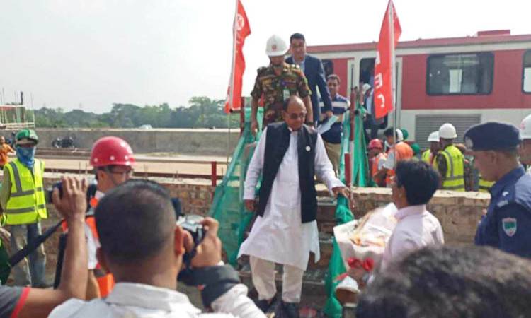 লোহাগড়ায় রেল স্টেশন পরিদর্শন করেন রেলমন্ত্রী