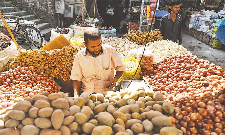 হরতাল-অবরোধে পুঁজি হারাচ্ছে ব্যবসায়ীরা