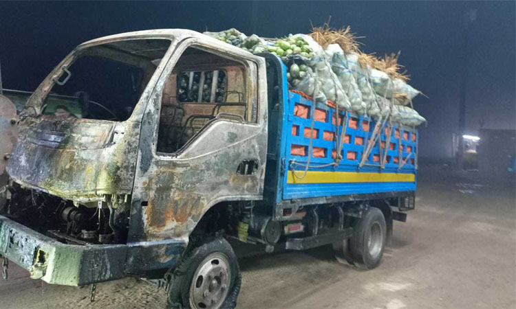 অষ্টম দফা অবরোধের সকালে পুড়ল ৩ যানবাহন