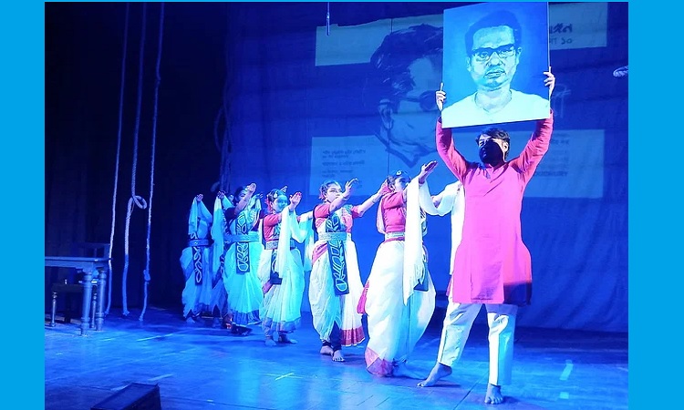 শিল্পকলায় থিয়েটার অঙ্গনের ‘মুনীর চৌধুরী’ নাটক মঞ্চস্থ