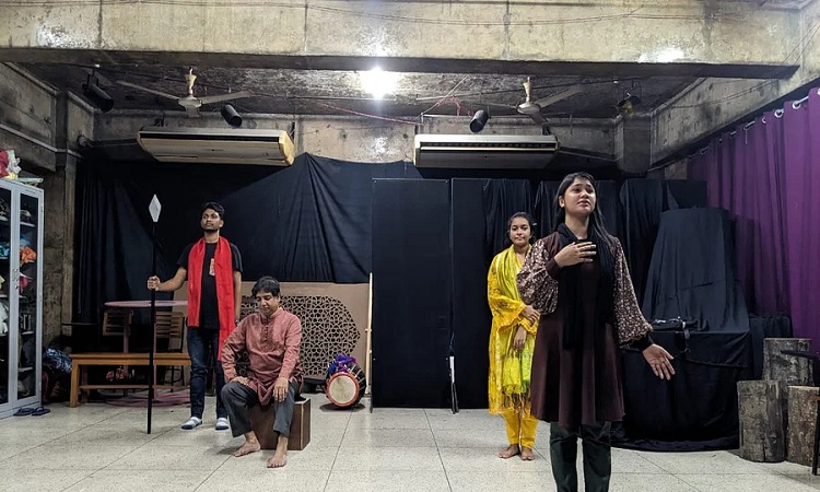মঞ্চে আসছে ‘অথ গান্ধারী’