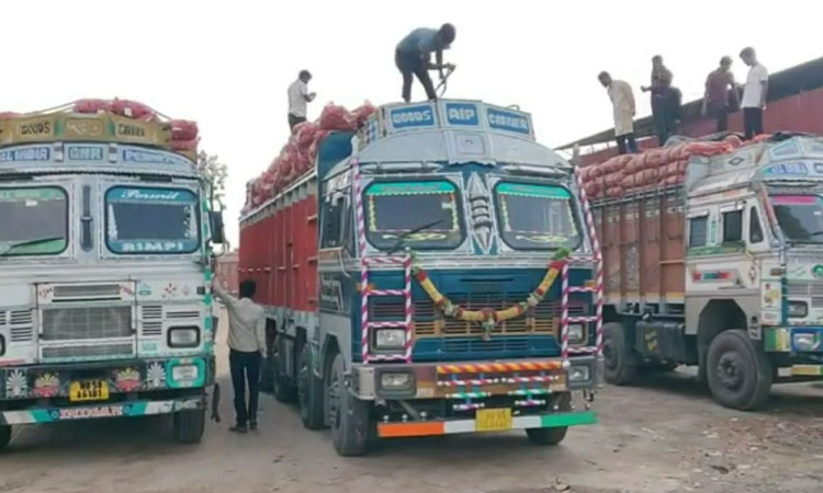 হরতাল অবরোধেও হিলি বন্দরে বেড়েছে আলু আমদানি