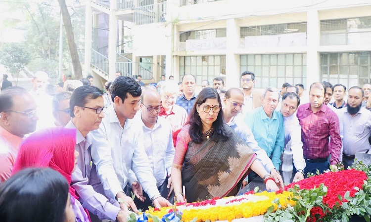 বঙ্গবন্ধুর ম্যুরালে জবি’র নবনিযুক্ত উপাচার্য অধ্যাপক ড. সাদেকা হালিম এর শ্রদ্ধাঞ্জলি