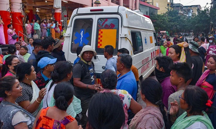 মণিপুরে দুই গোষ্ঠীর মধ্যে সংঘর্ষ, নিহত ১৩