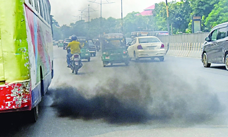 বায়ুদূষণের শীর্ষে লাহোর, এক ধাপ পেছাল ঢাকা