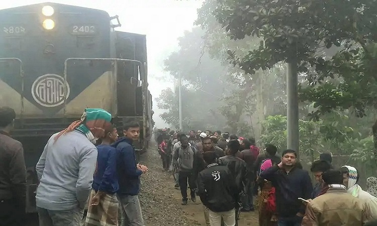 লালমনিরহাটে ইঞ্জিন বিকল হয়ে রেল যোগাযোগে বিঘ্নিত