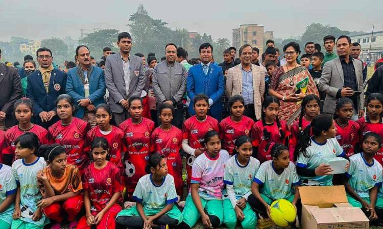 রাজশাহীতে জেলা ভিত্তিক মেয়েদের ফুটবল প্রশিক্ষণ কর্মশালা অনুষ্ঠিত